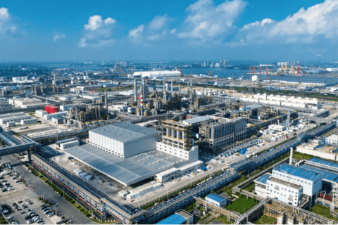 中同华上海祝贺华谊集团股权置换项目圆满落地